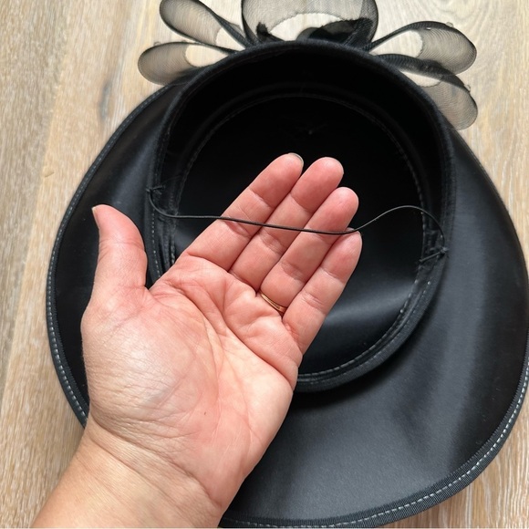 Vintage 80's Black Satin Green Lace Hatinator Fascinator Cocktail Hat Horse Race - Picture 3 of 13